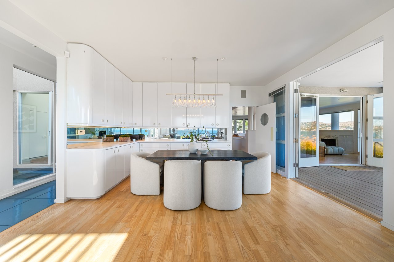 Sweeping Views Across the Bay