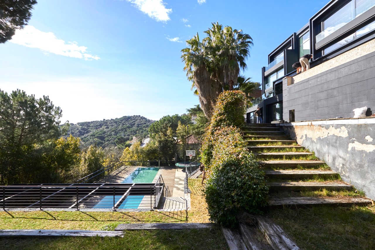 Barcelona Contemporary Villa with Panoramic Views in Vallvidrera