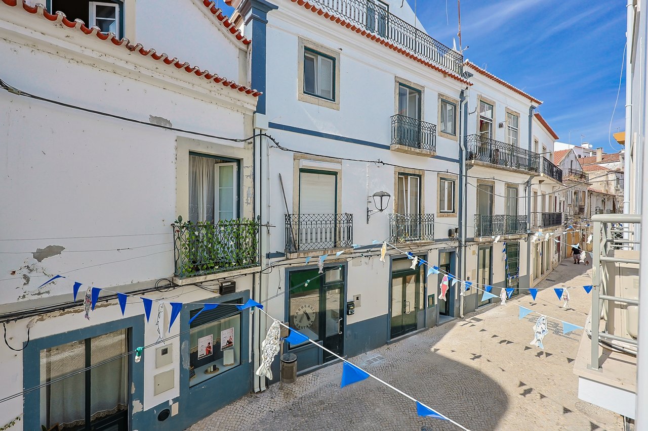 Elevated Riverside Living Minutes from Comporta