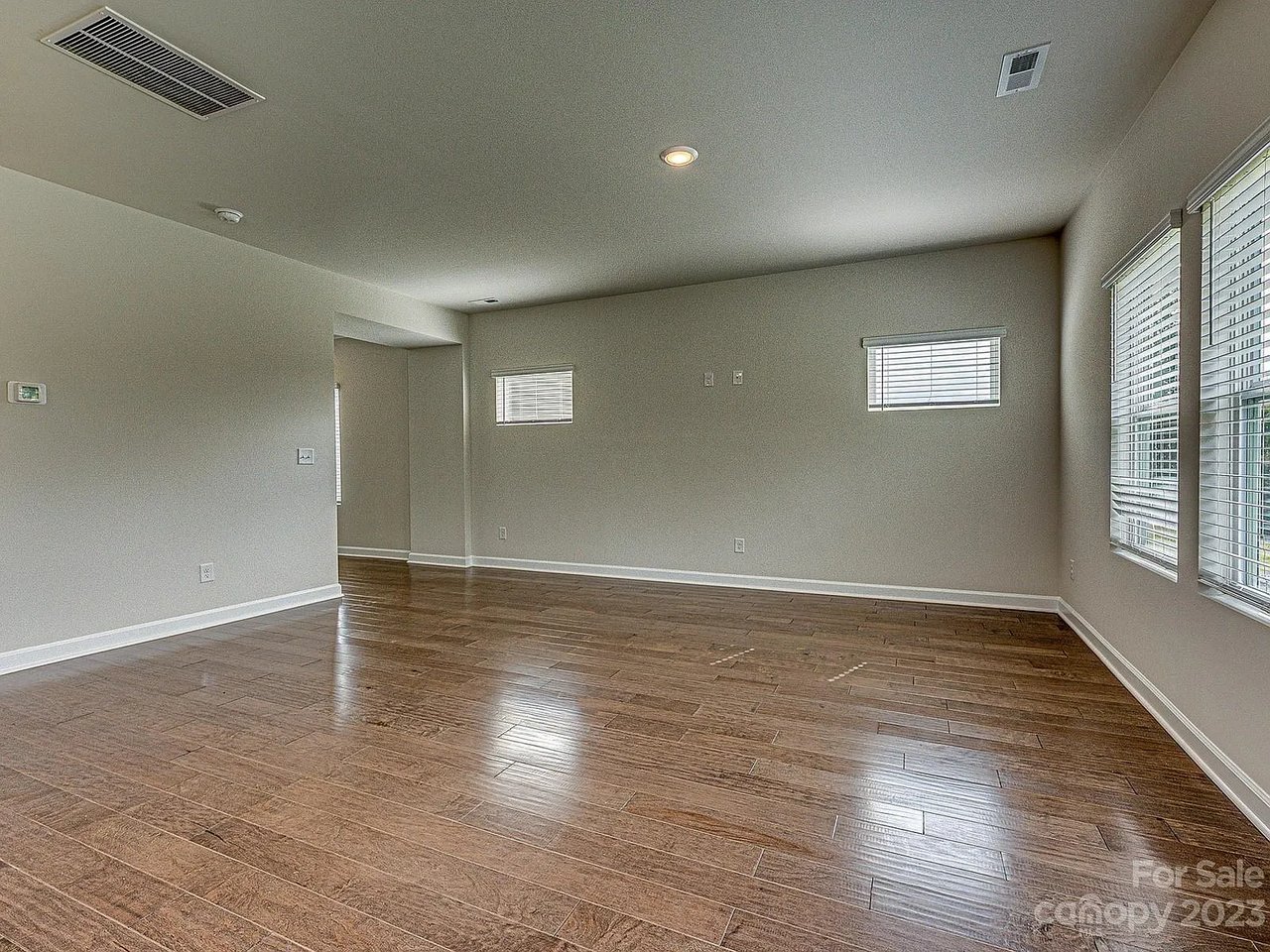 664 Citriadora St