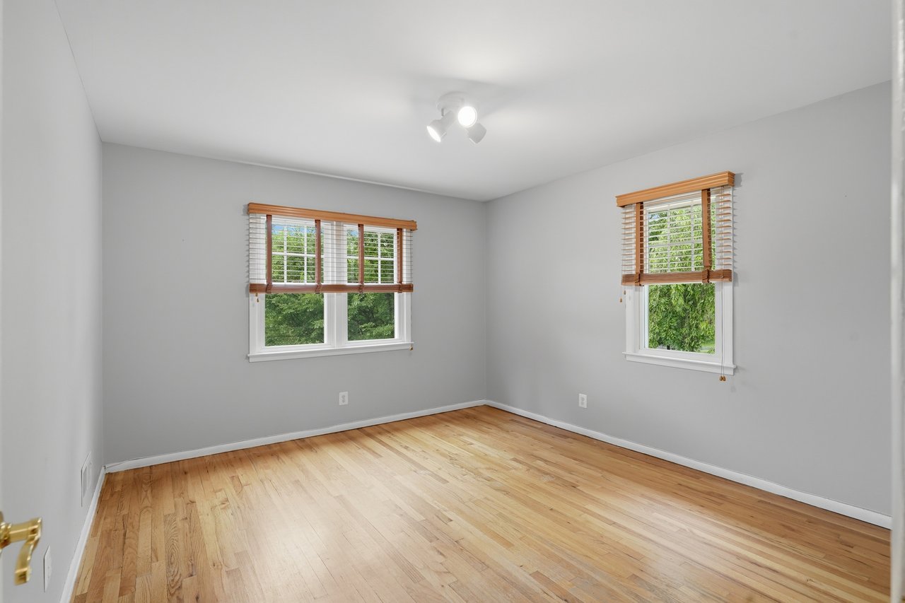 Featuring multiple windows and street views