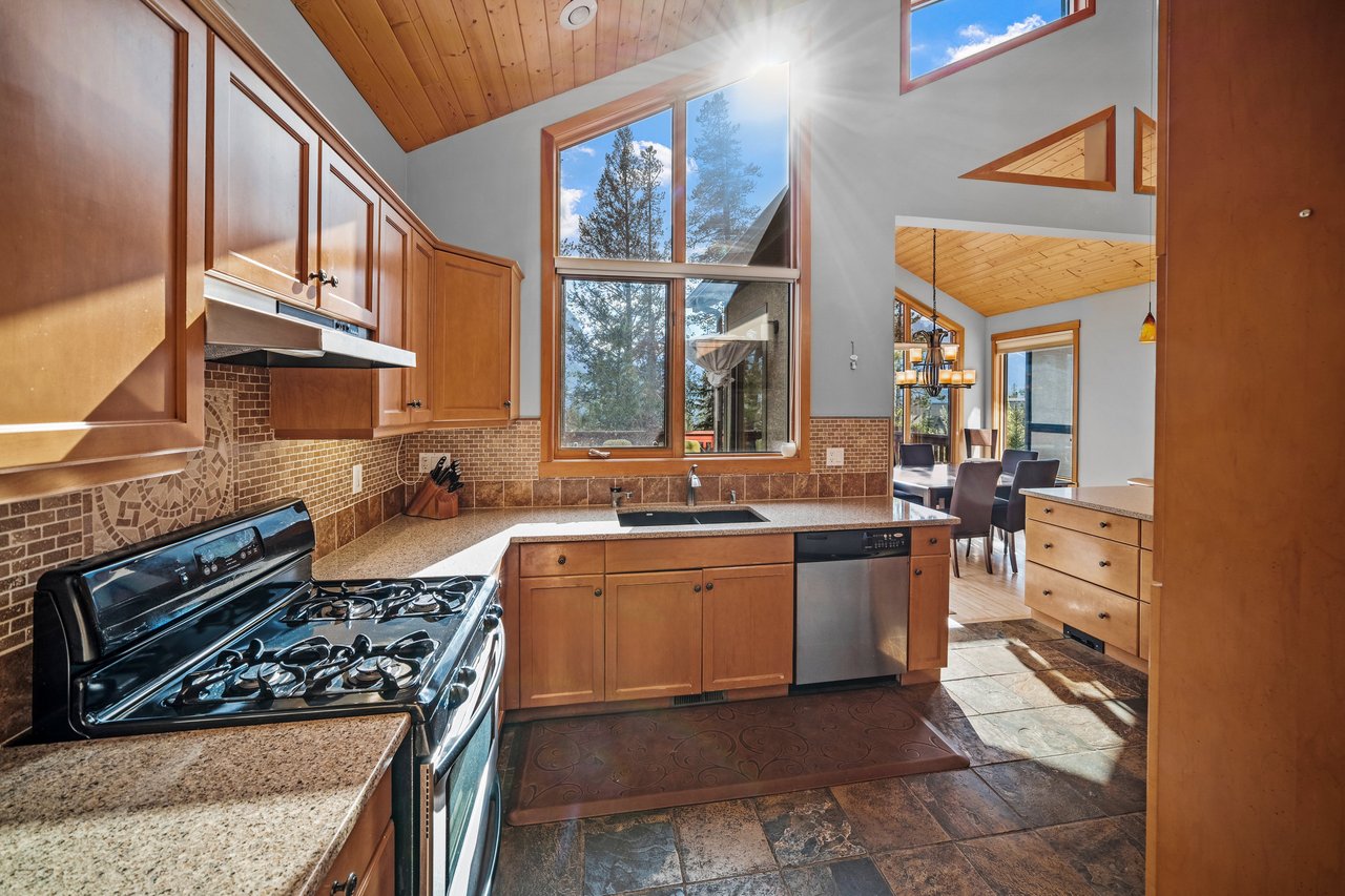 369 Eagle Heights
