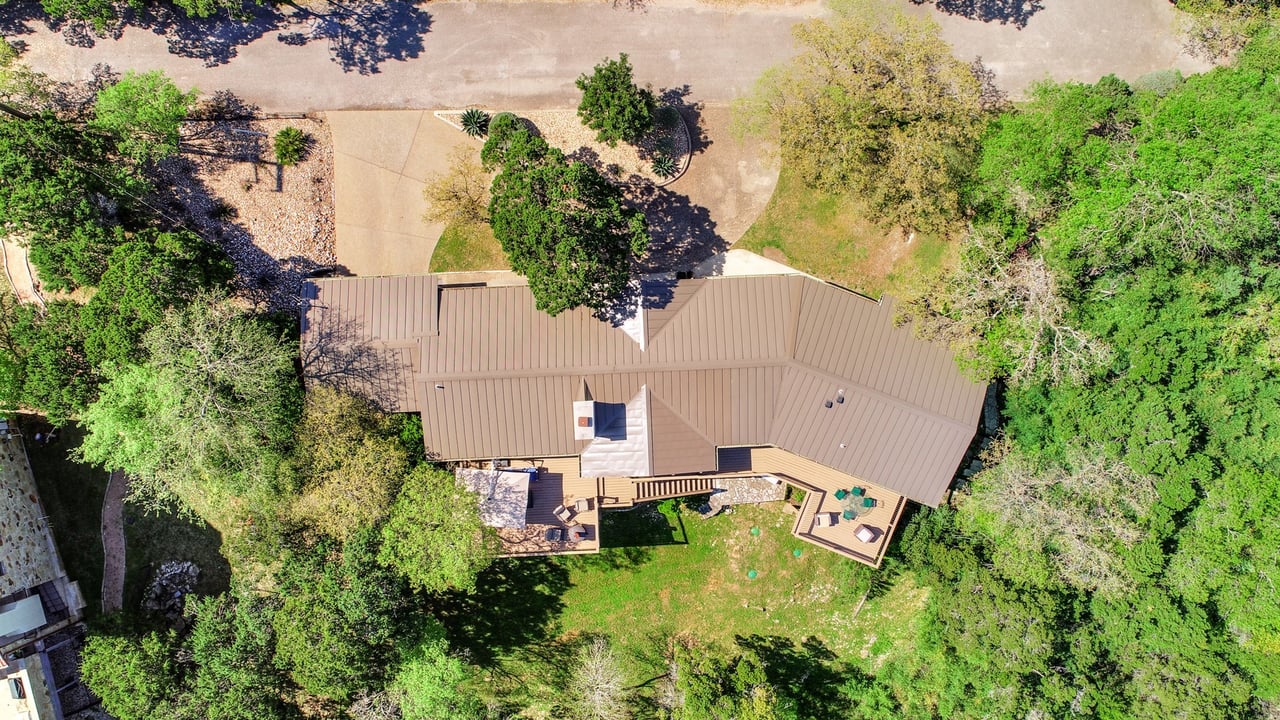 Hilltop Retreat with Panoramic Views