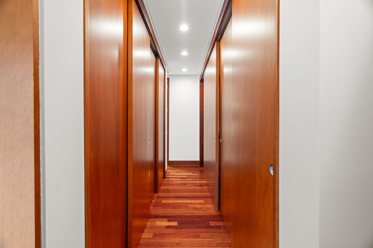 Sophisticated & Architecturally Bold