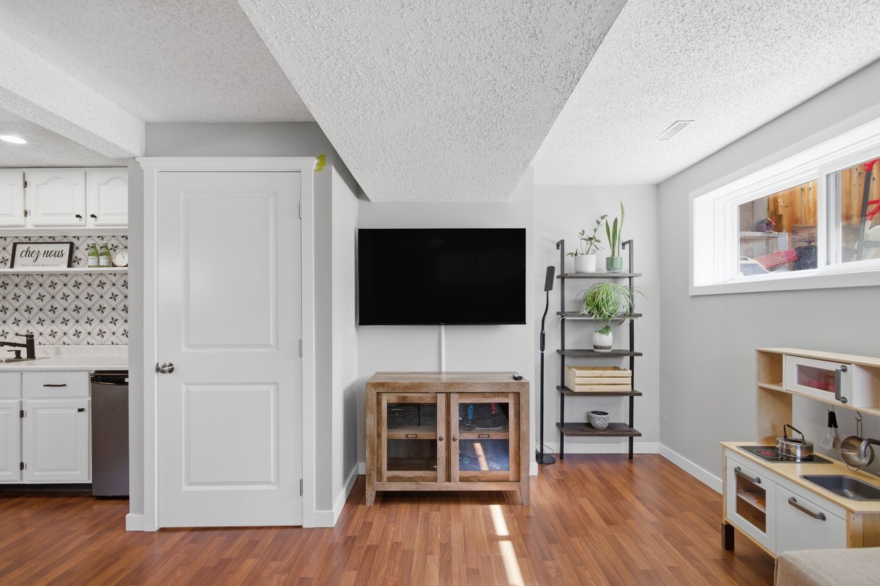 559 Deerpath Court SE