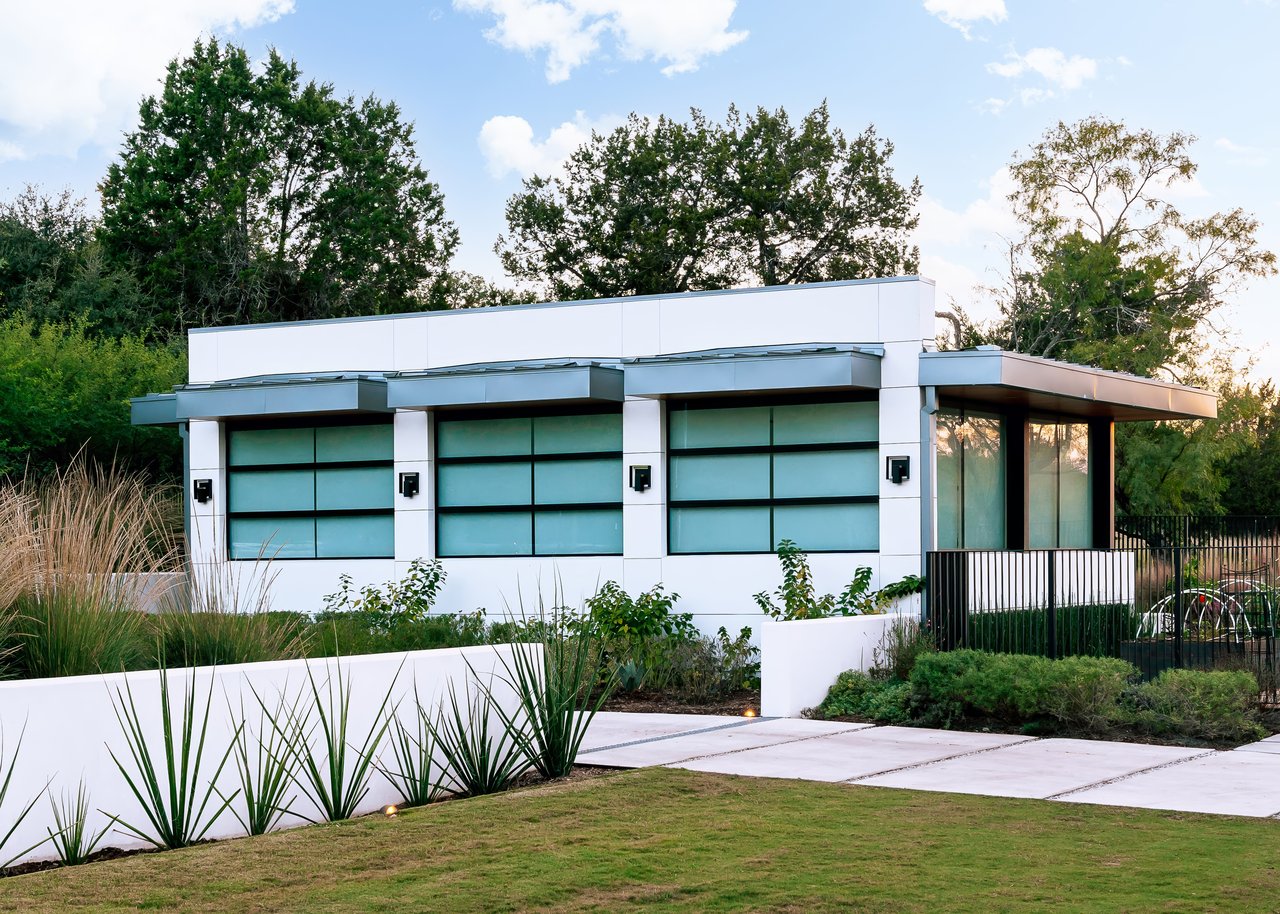 702 N Commons Ford Road