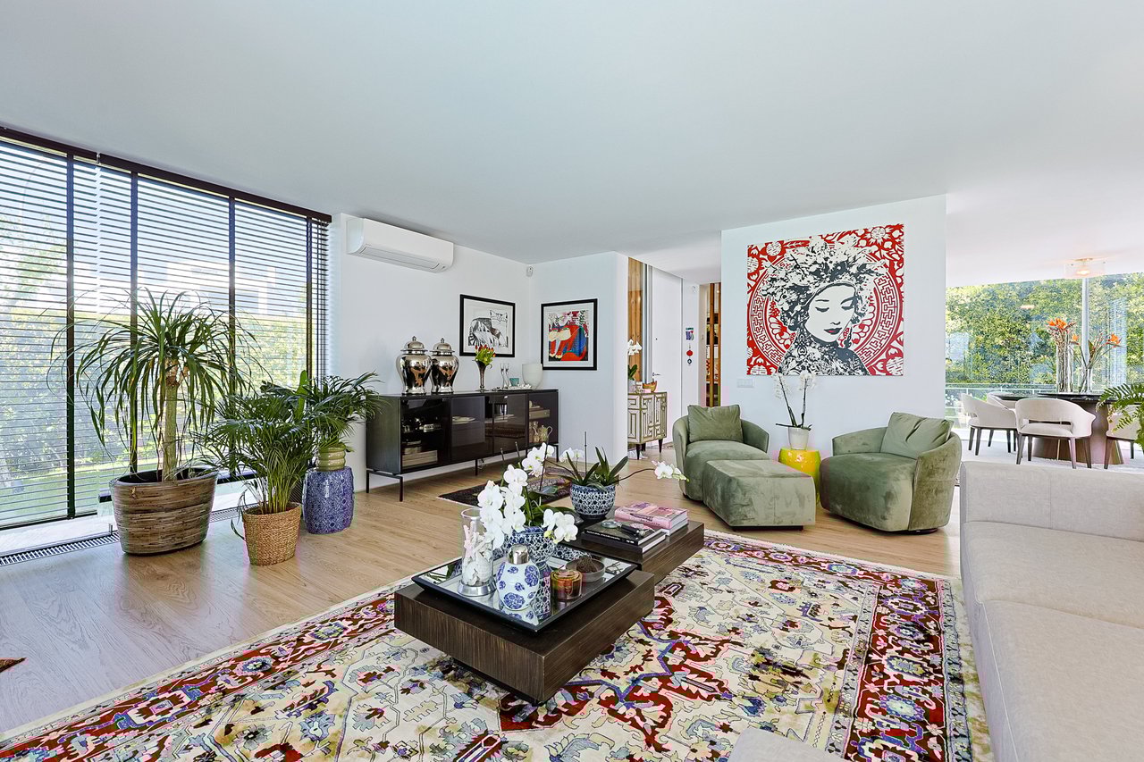 “The Green Villa” – Elegant Luxury Villa with Pool in Carnaxide, Oeiras