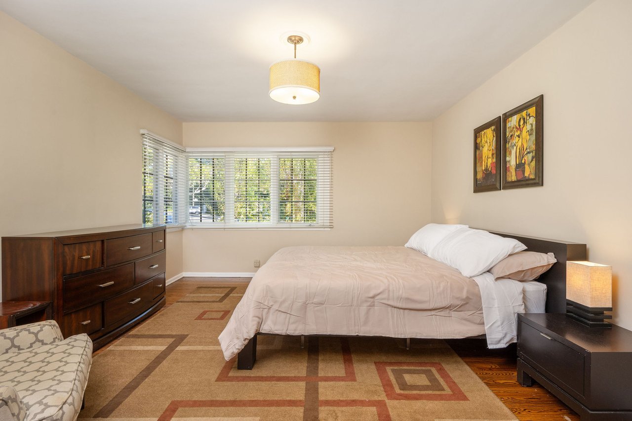 723 N Sierra Dr, Beverly Hills