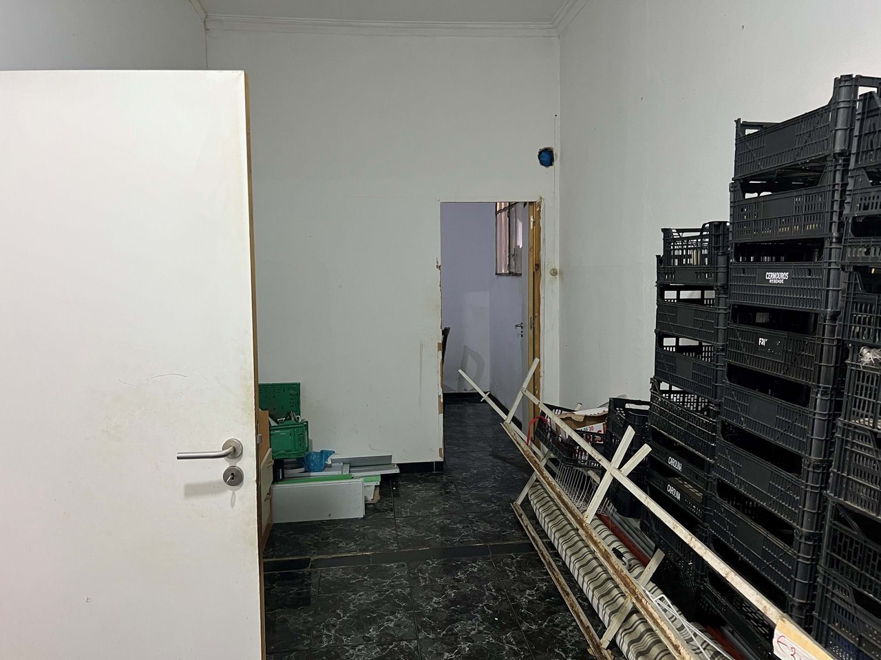 Prime Commercial Space Near Lisbon – Tenant in Place – 5% Annual Return