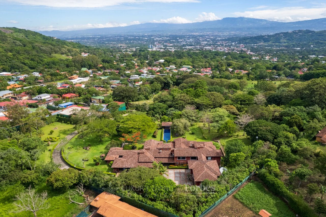 19759 - Architectural Hacienda Style Luxury Villa inTranquil Natural Oasis