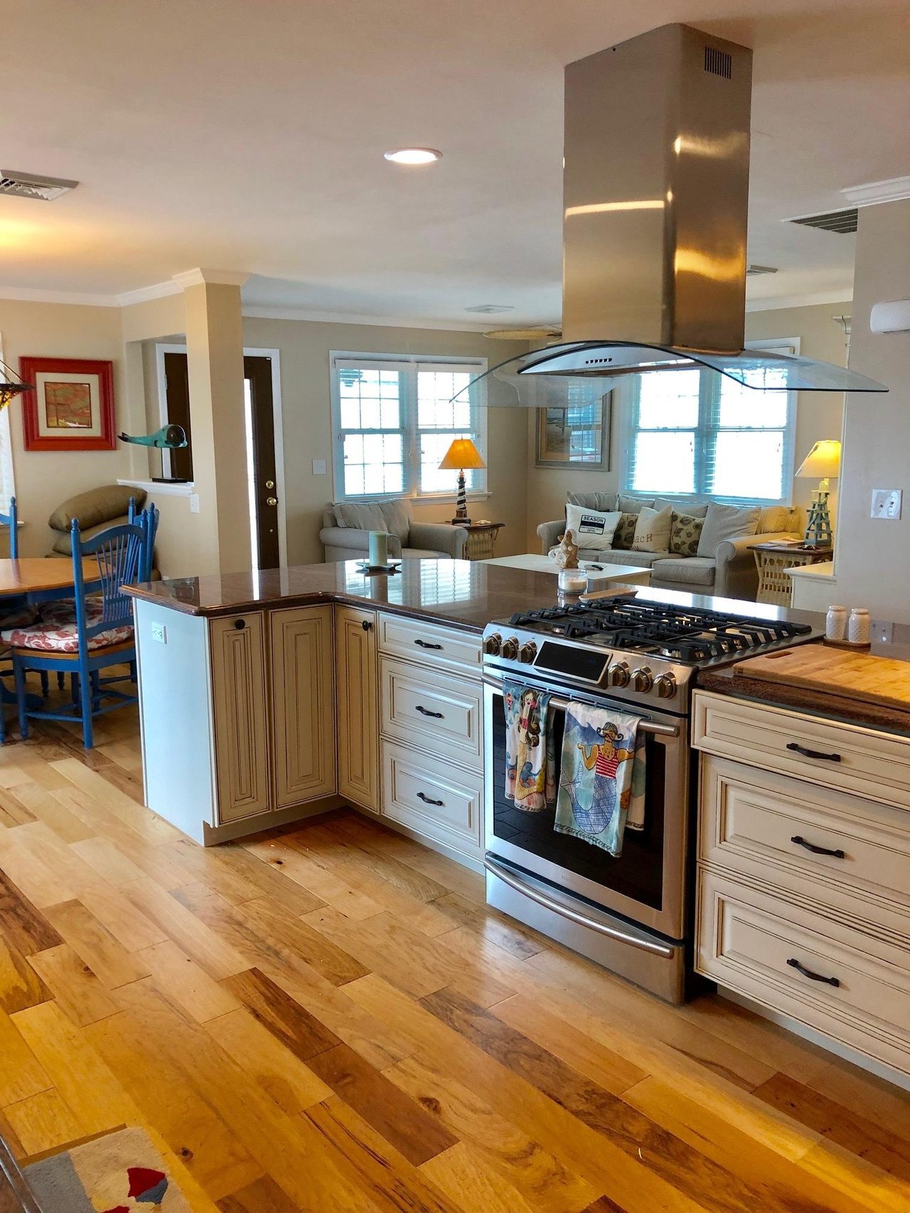 #213 Summer Rental - Newly Renovated 2 Blocks to the Beach