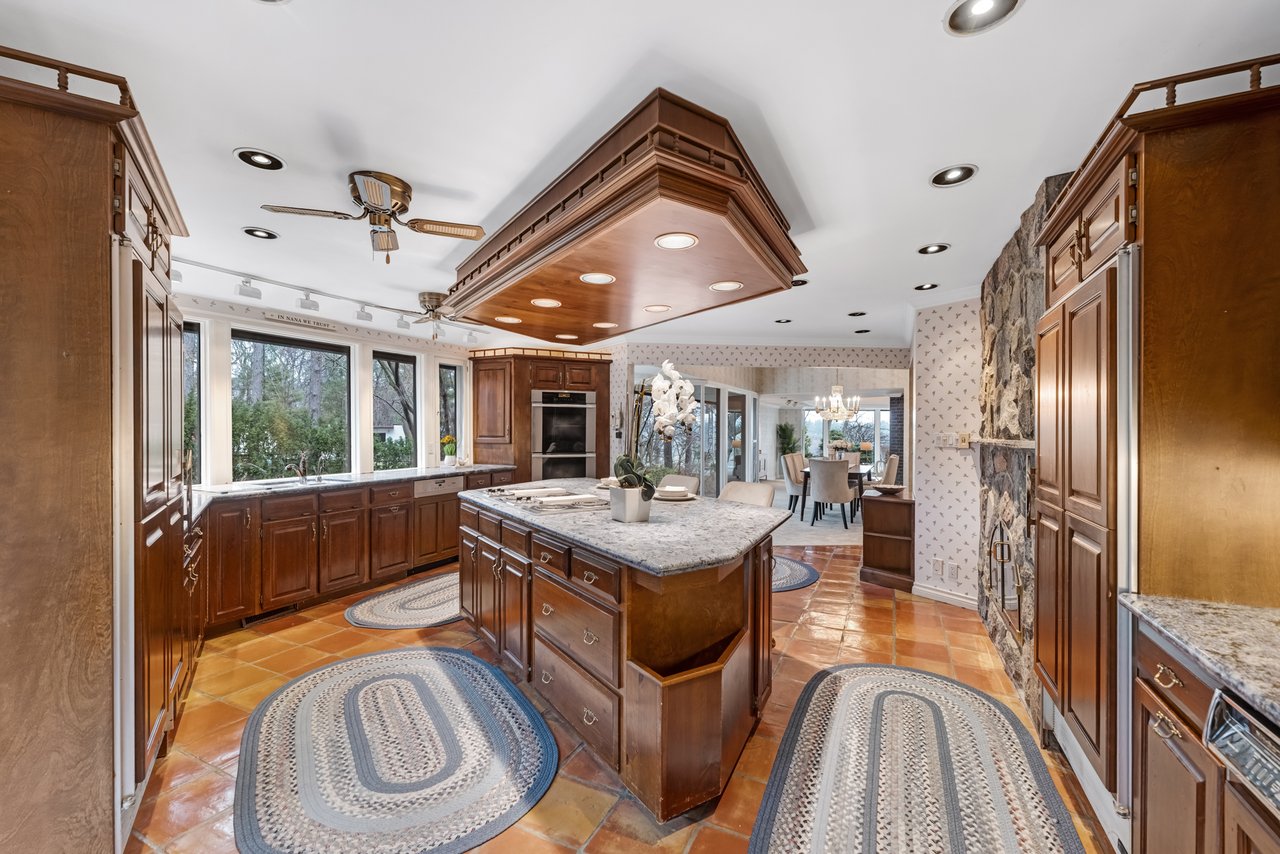 1000 Mississauga Heights Dr