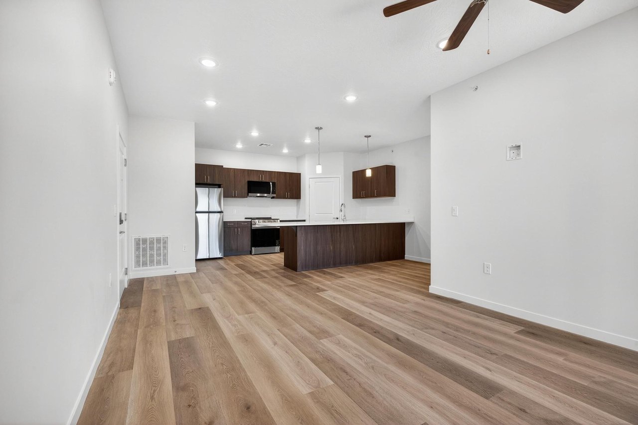 983 W State St C-203