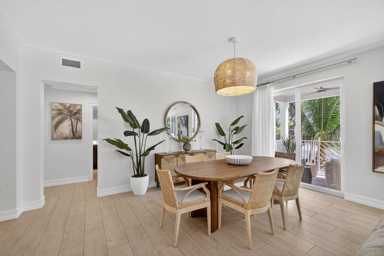 833 Bay Colony Drive S