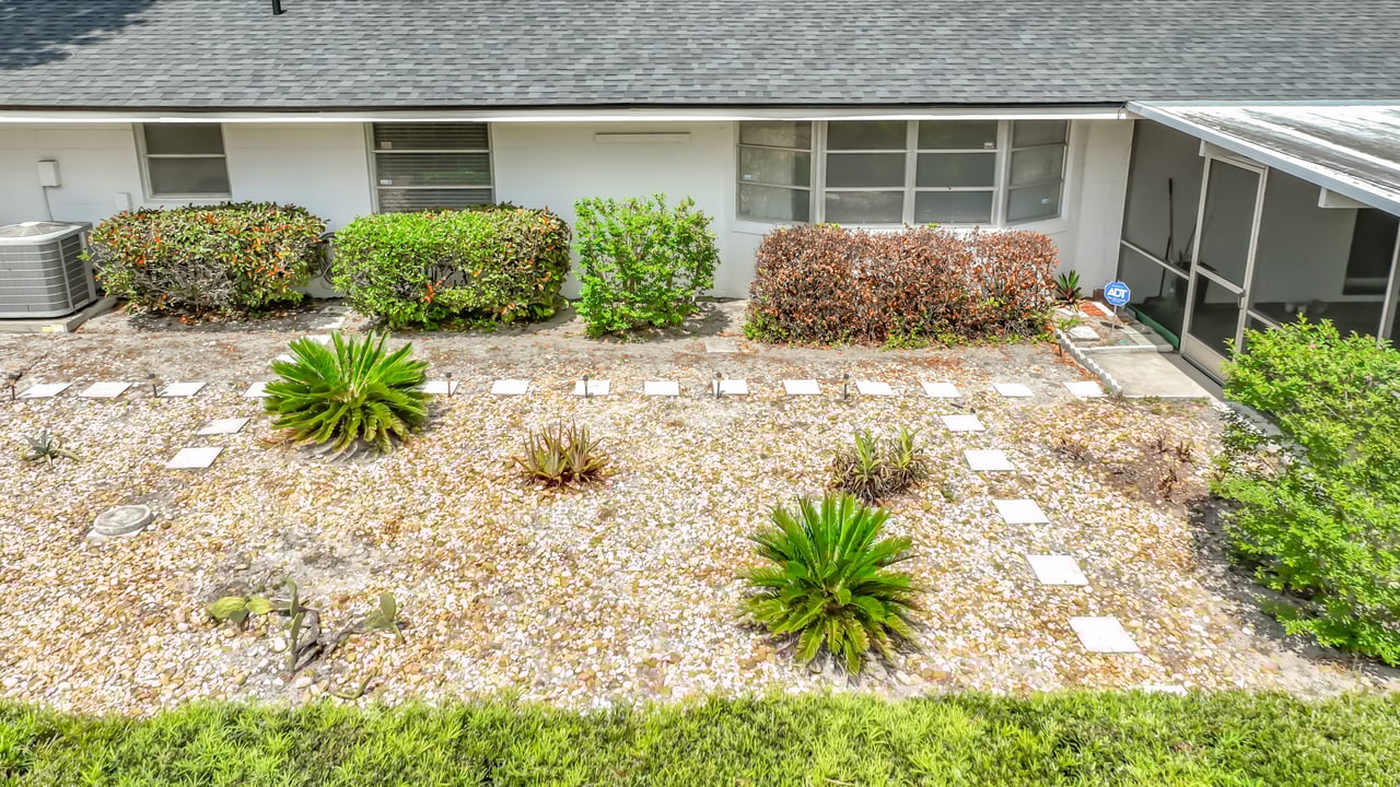 Mid-Century Modern 4-Bedroom in Dommerich Hills, Maitland