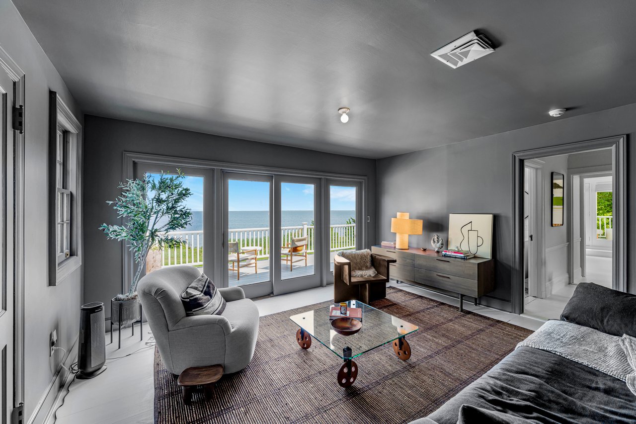 AN ELEGANT WATERFRONT ESCAPE