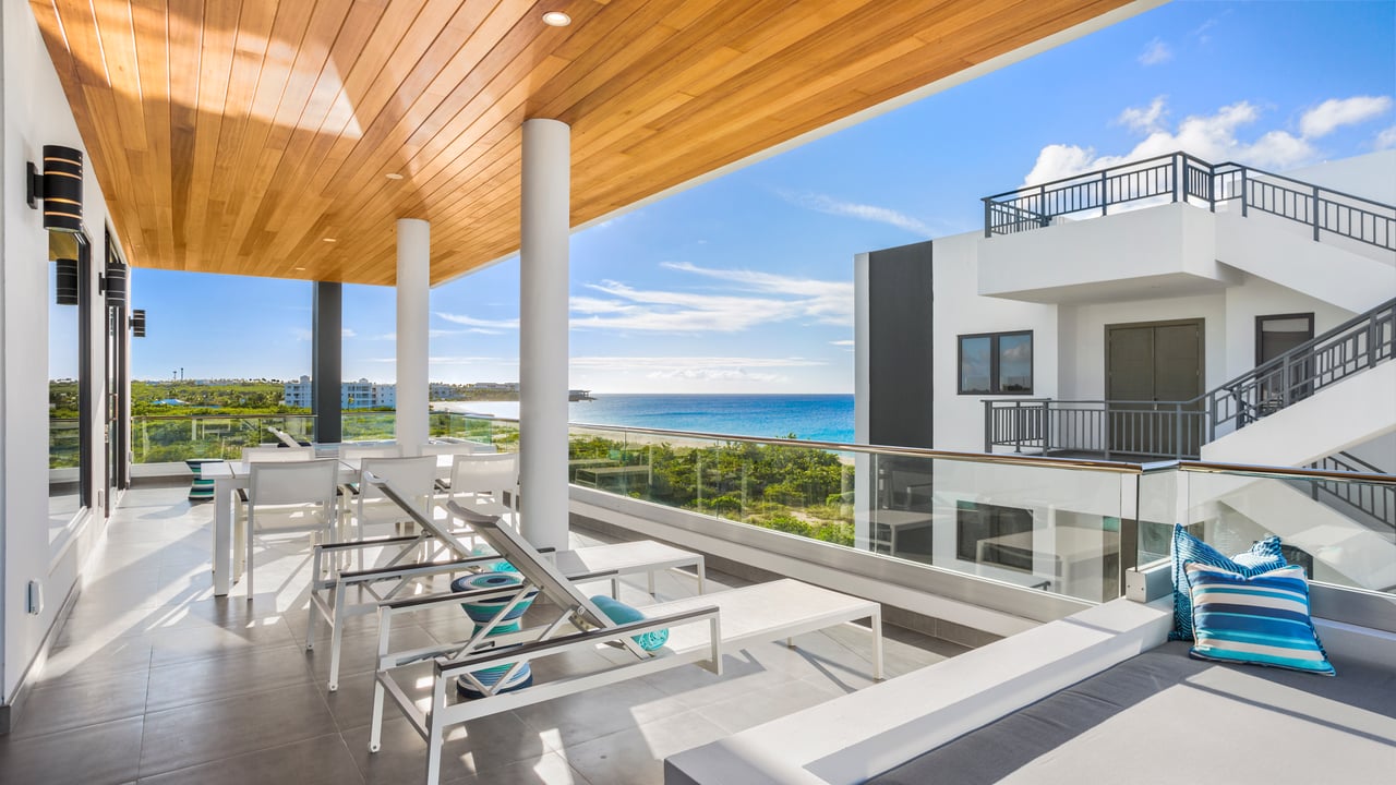 Tranquility Beach - Penthouse Villa 