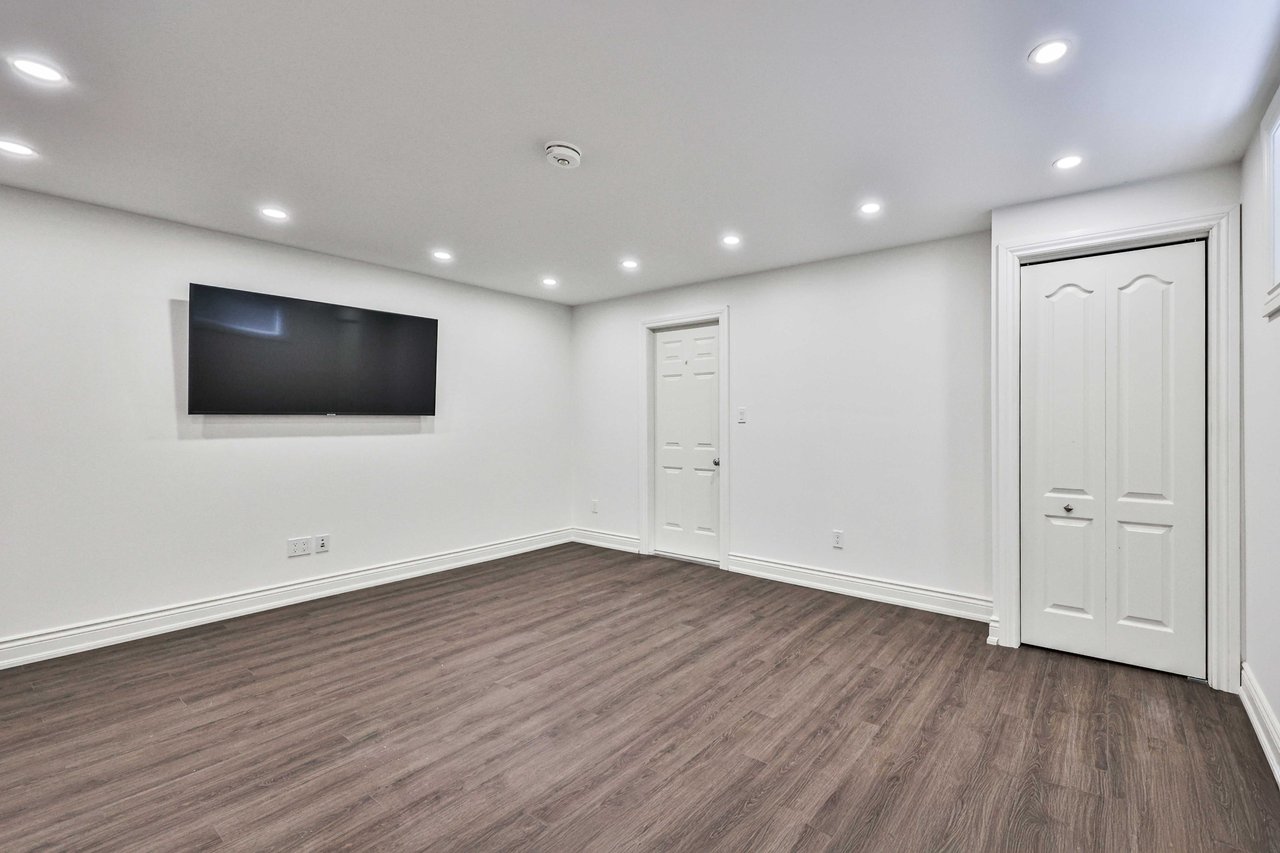 2500 Poplar Cres