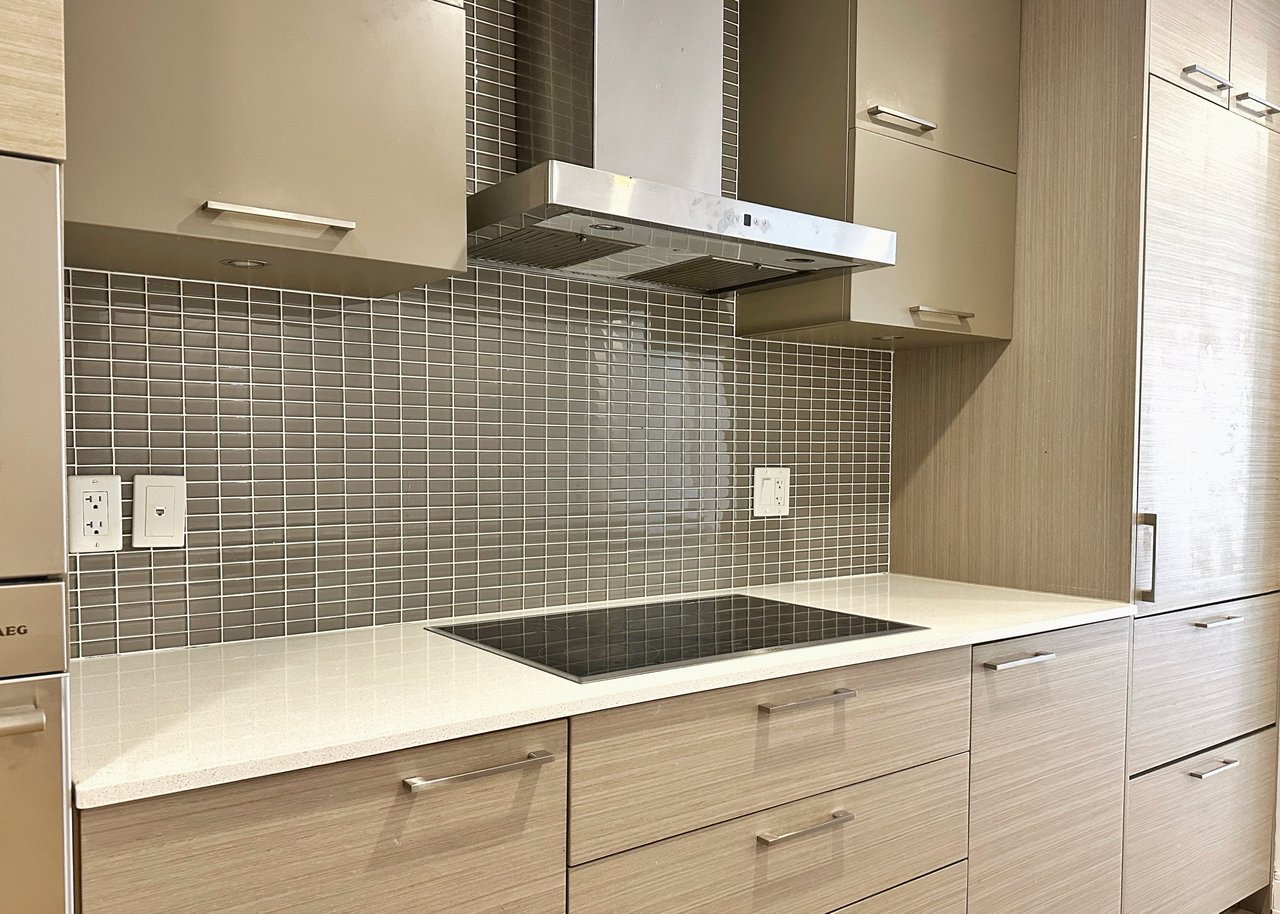 519- 55 Front Street E