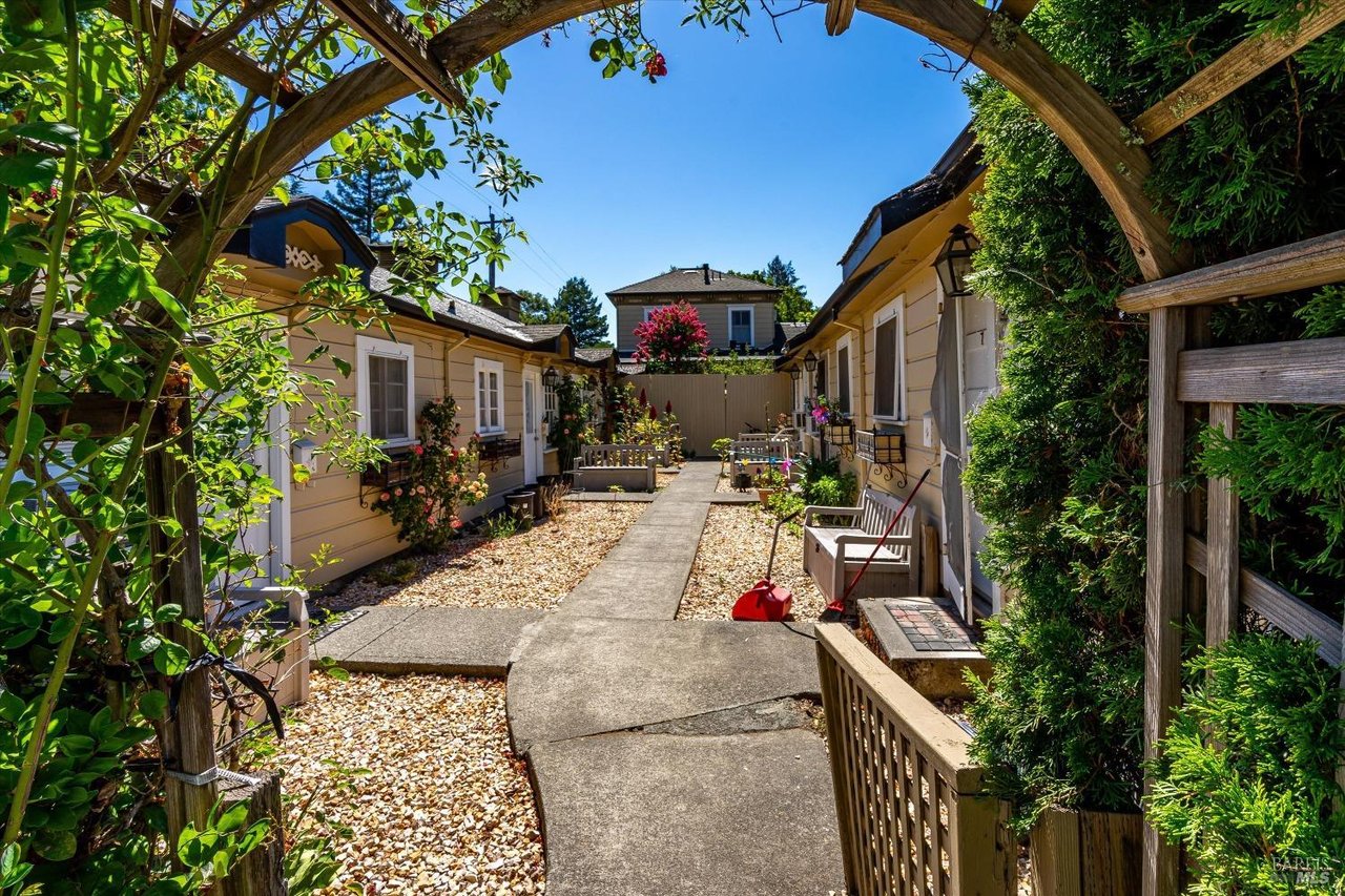 1139 Lincoln Ave, Calistoga