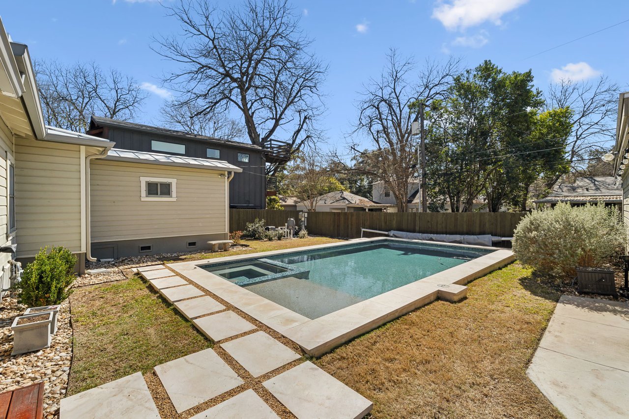 260 E Edgewood Pl