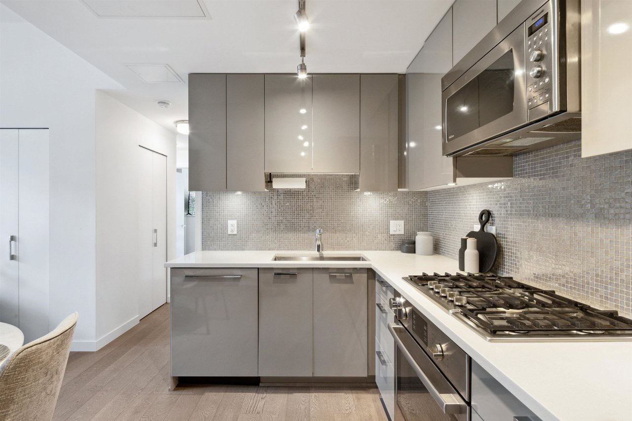 102-4189 Cambie St