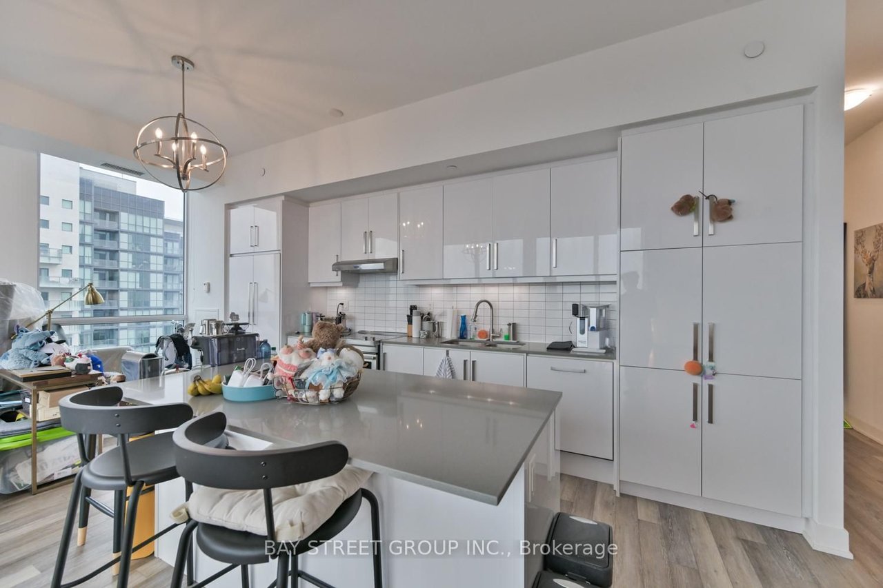 PENTHOUSE IN THE HEART OF NORTH YORK