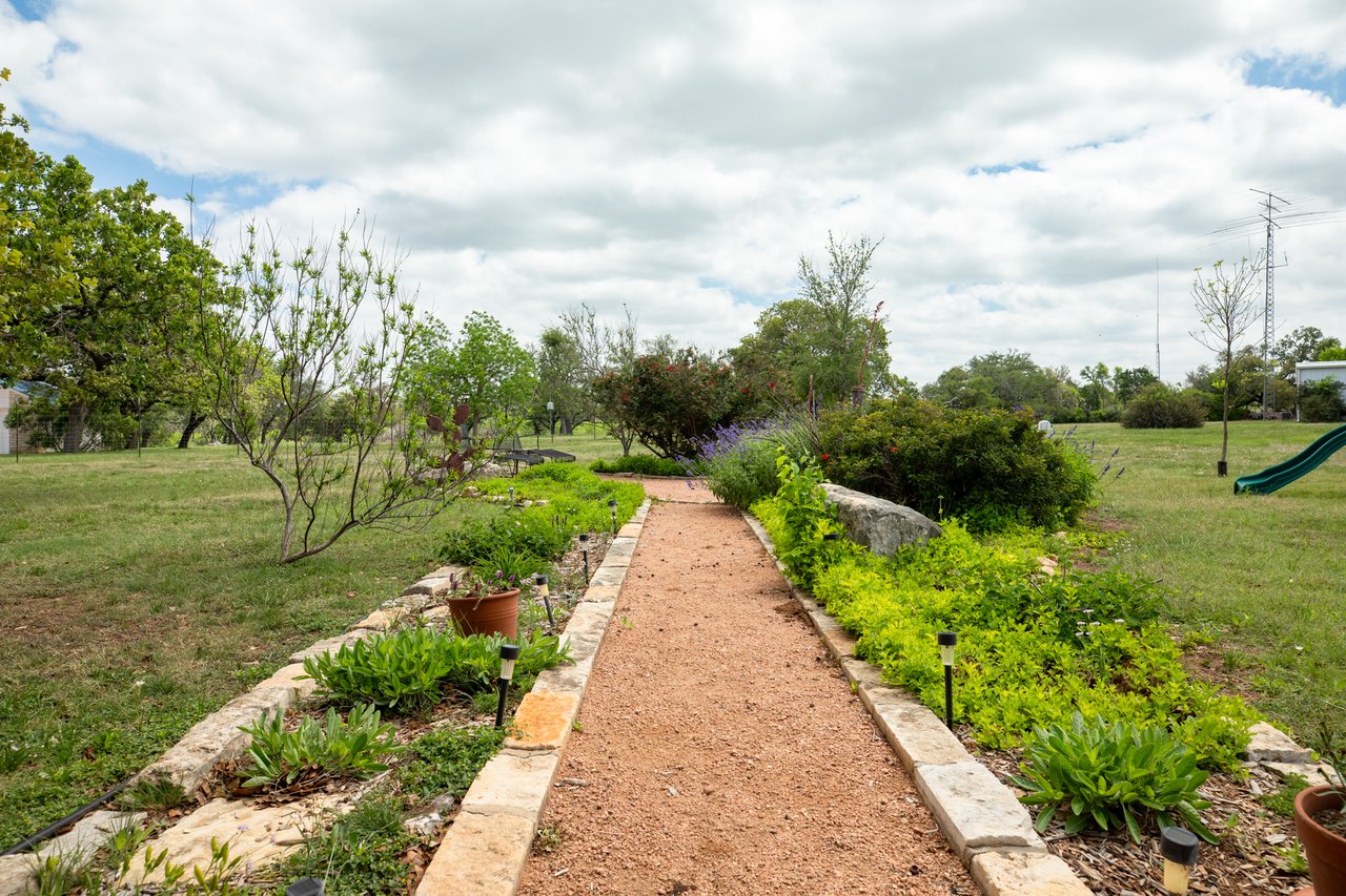 156 Northview Ln, Fredericksburg, TX