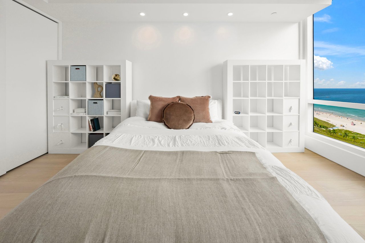 100 S Pointe Drive, Residence 1906/07