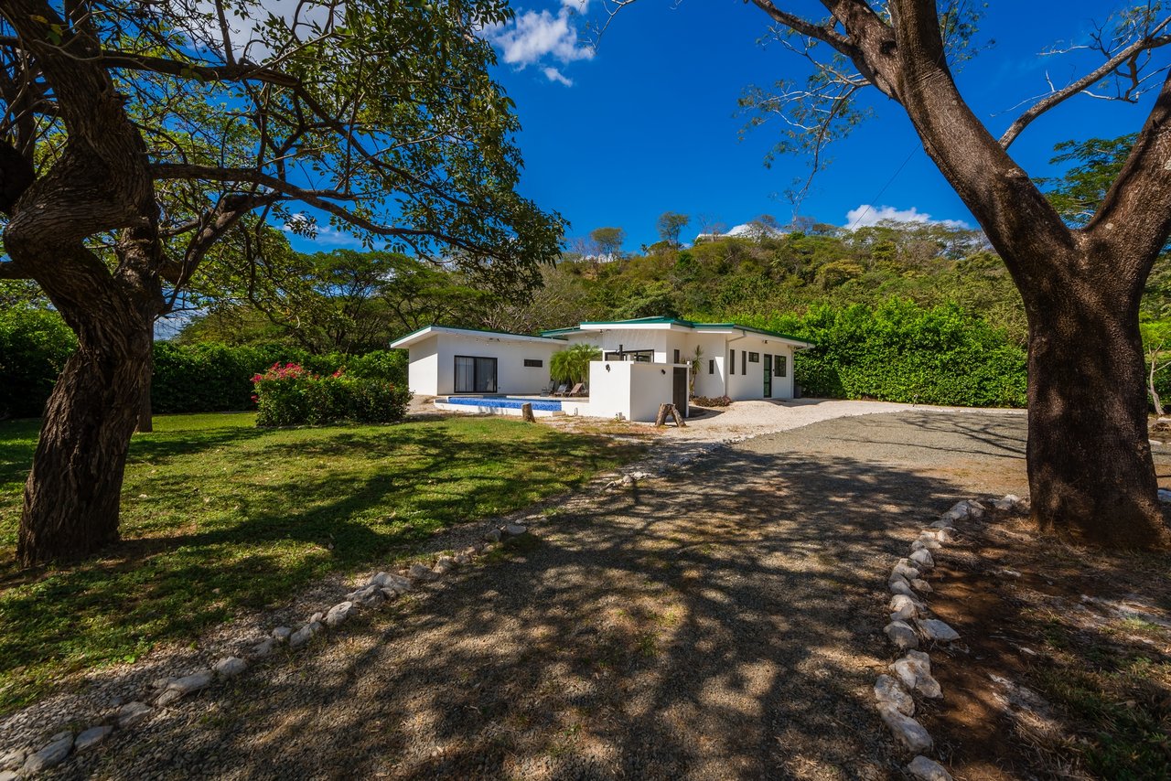 V-Stella Ju | House with Pool and Mixed-Use Land for Sale Near Finca Panamá, Costa Rica