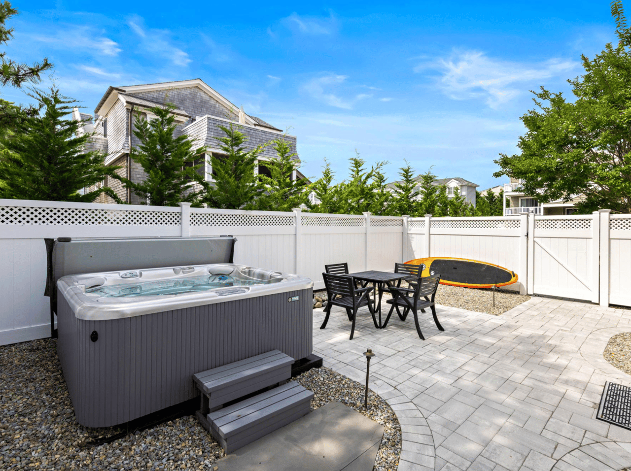 4 W Magnolia Ave 