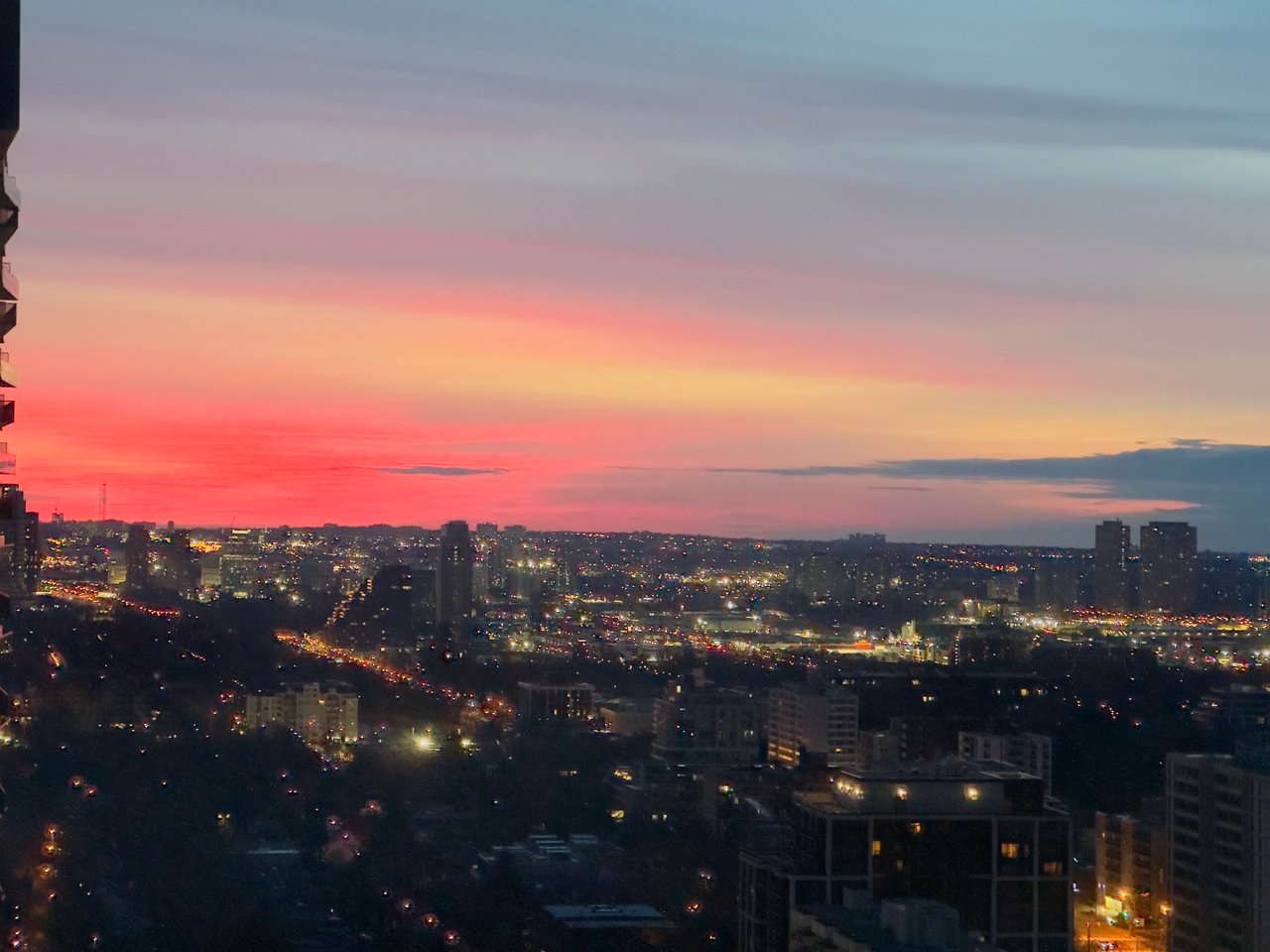 2-bedroom, 2-bathroom CORNER suite