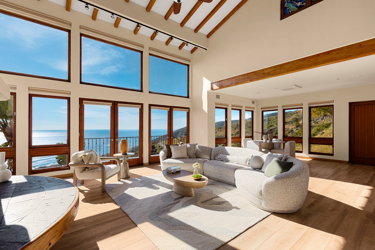 4240 Avenida De La Encinal