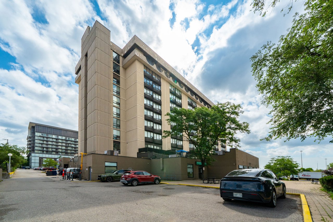 2737 Keele St 312