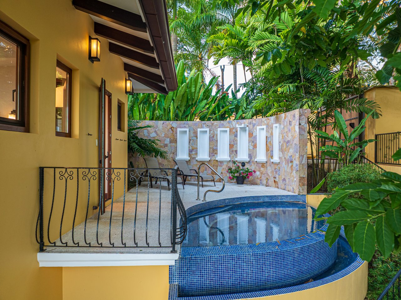 Nido Escondido, Playa Dominical