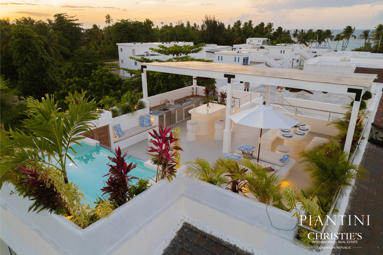 Sunrise Penthouse, Terrenas
