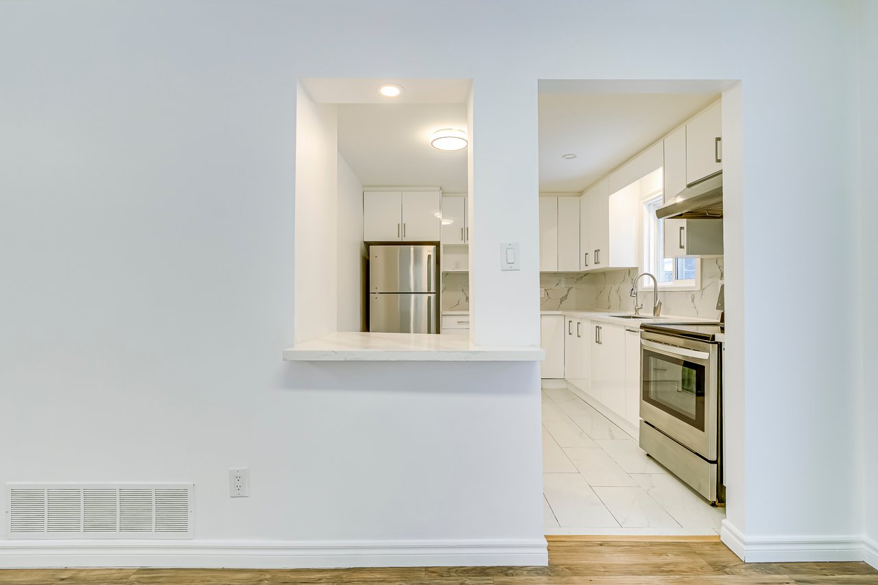 3042 Patrick Cres