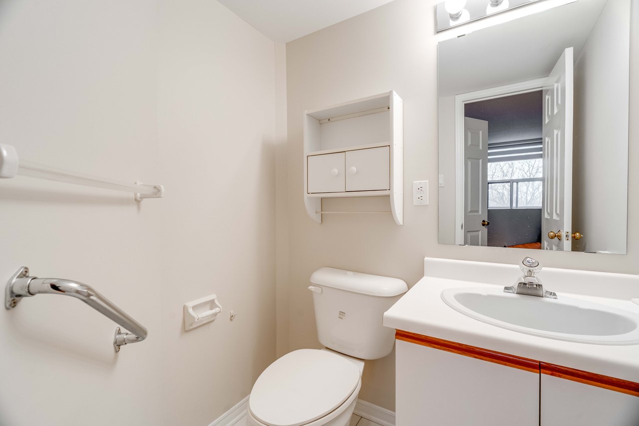 beautiful 2 bedroom 2 bath Condo in downtown London