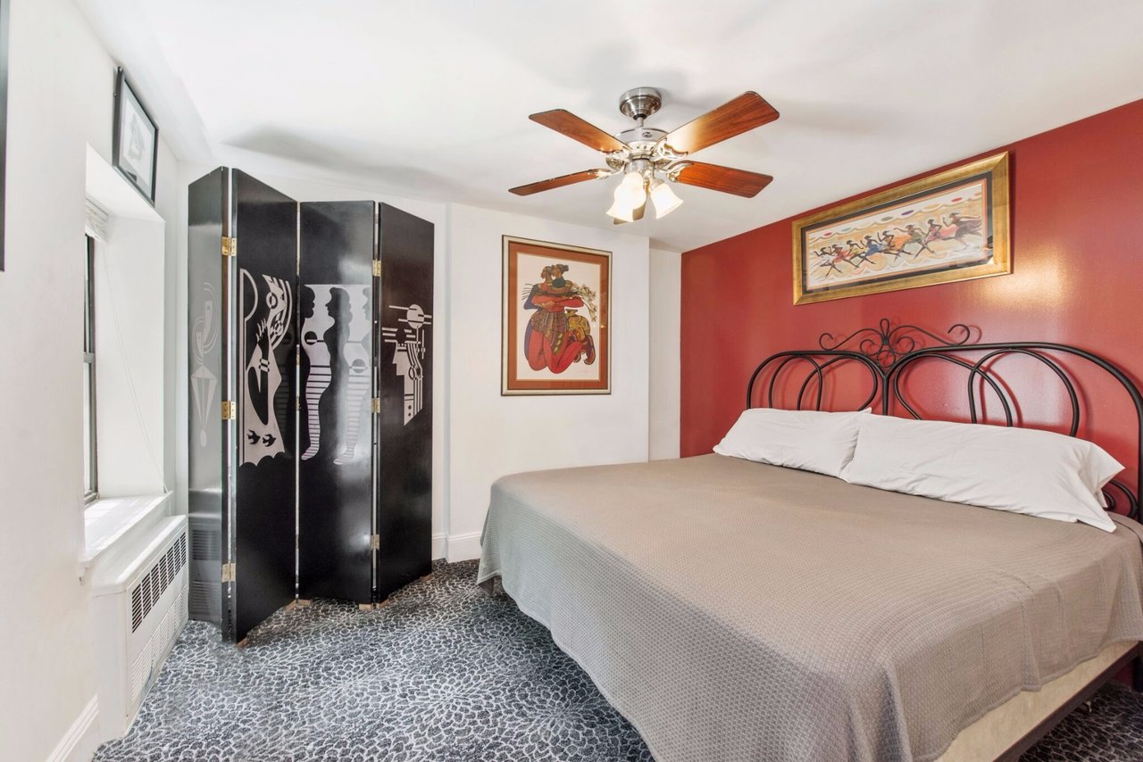 380 Sterling Pl
