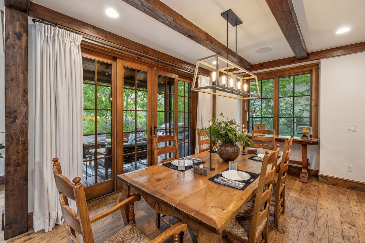 922 June Creek: A Builder's Personal Paradise