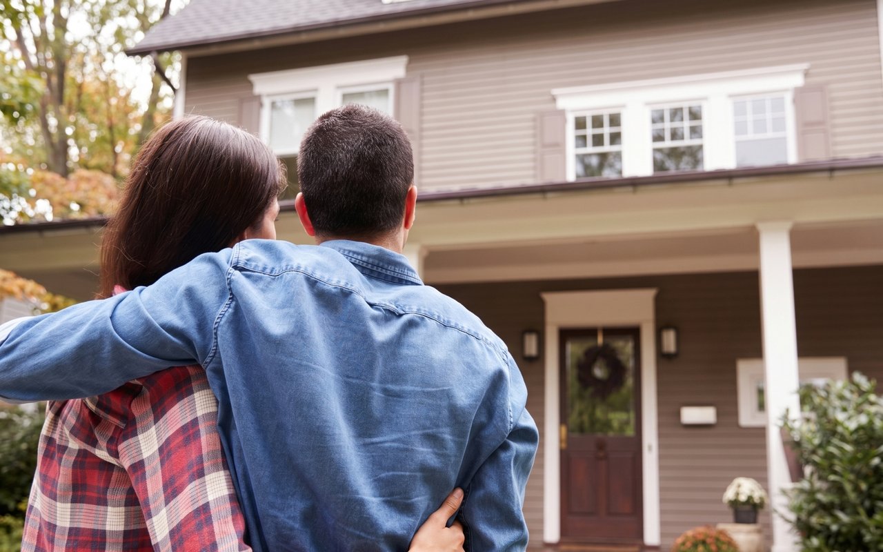 Why Should You Hire an Agent Who is a REALTOR®?