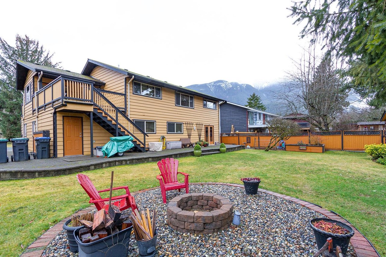 1485 Maple Cres