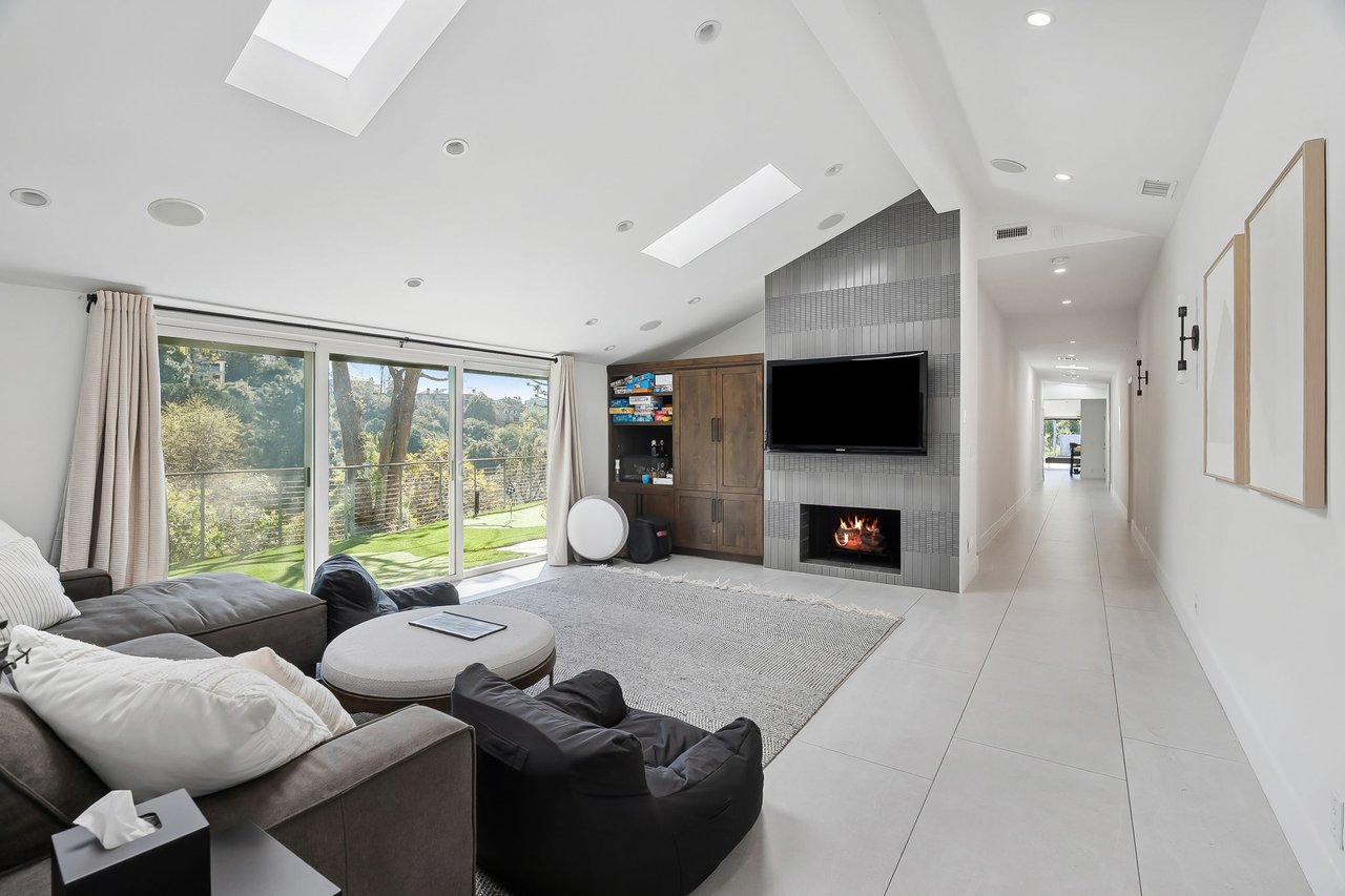 1255 N Bundy Drive