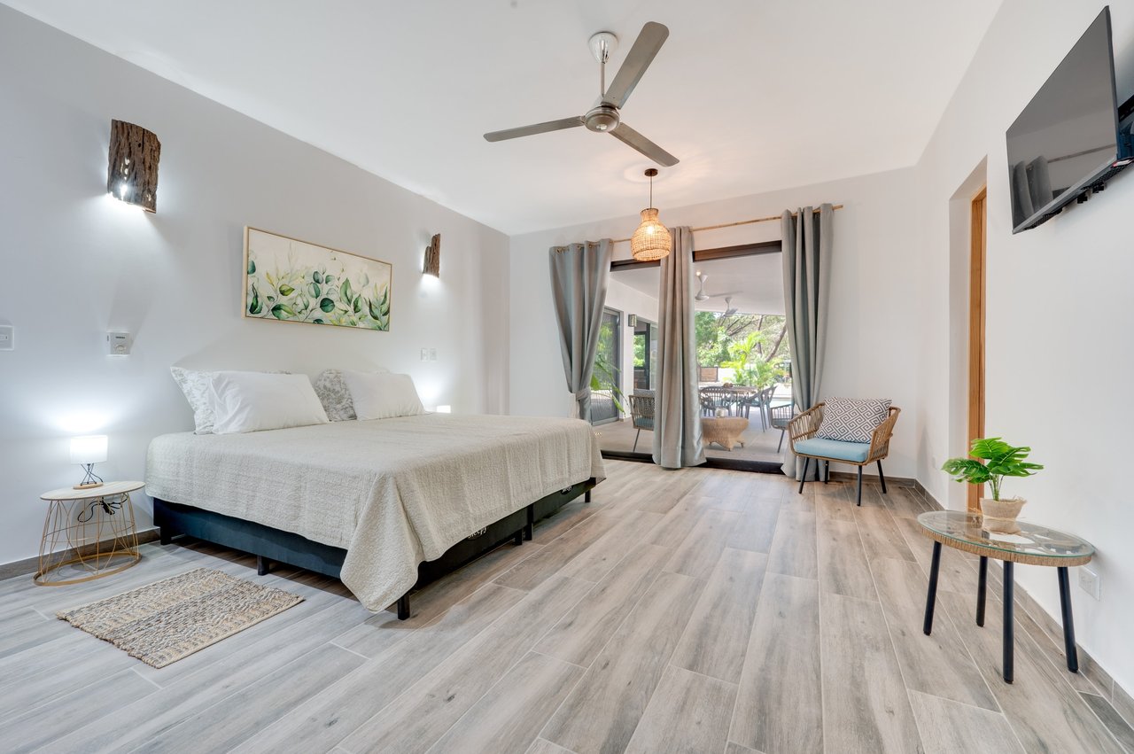 V-Jungla Cecile Refundores | Spacious Modern Villa with Pool, Guest House & Tropical Garden Near Tamarindo Beach