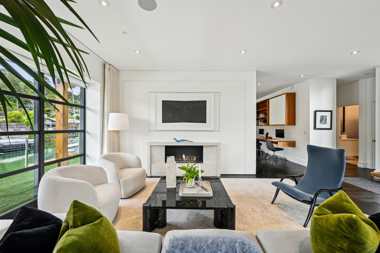 A Waterfront Masterpiece of Modern Luxury
