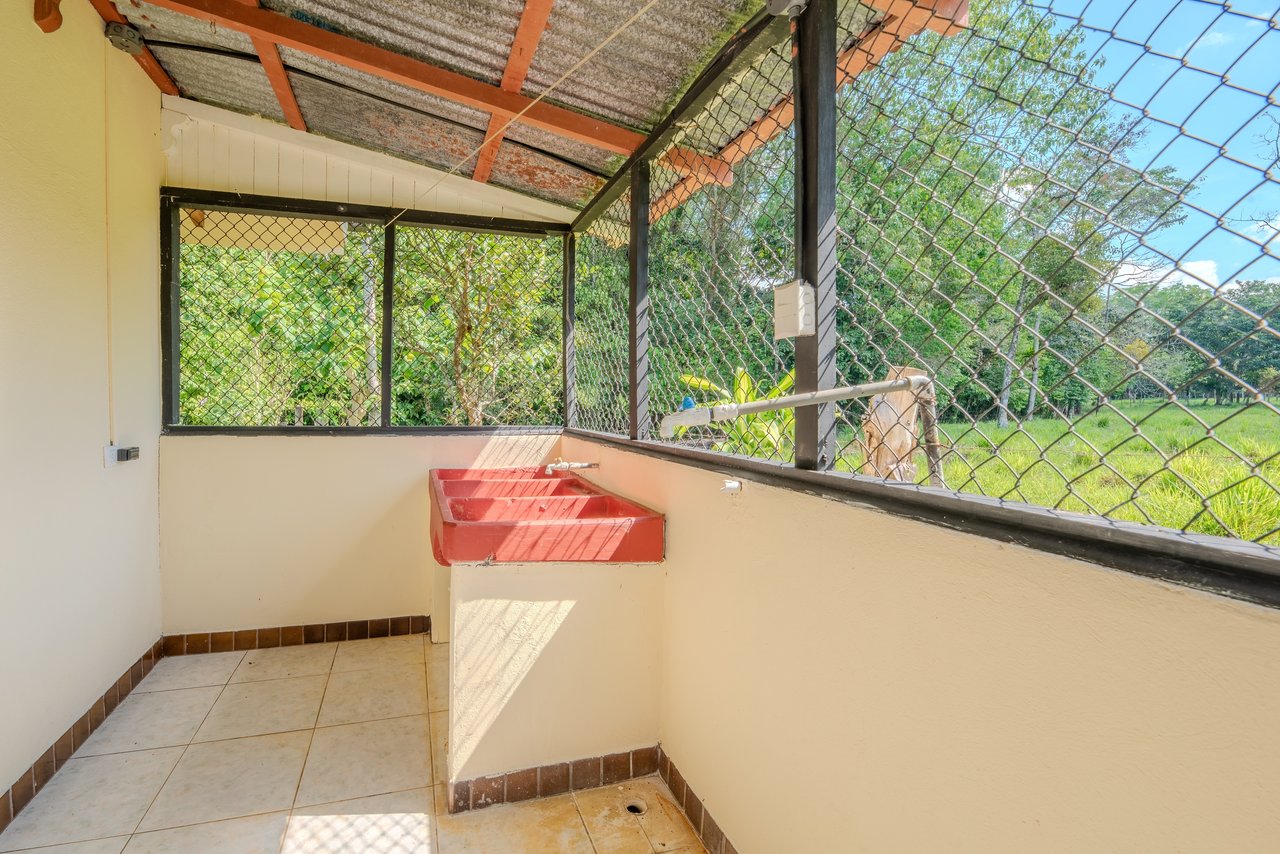 Vista Serena, beautiful House surrounded by nature in Villa Nueva de Quepos