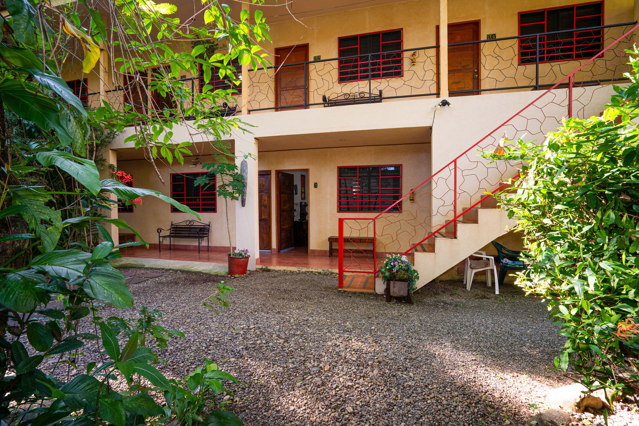 Steps to the beach 14 bedroom Dominical Hotel