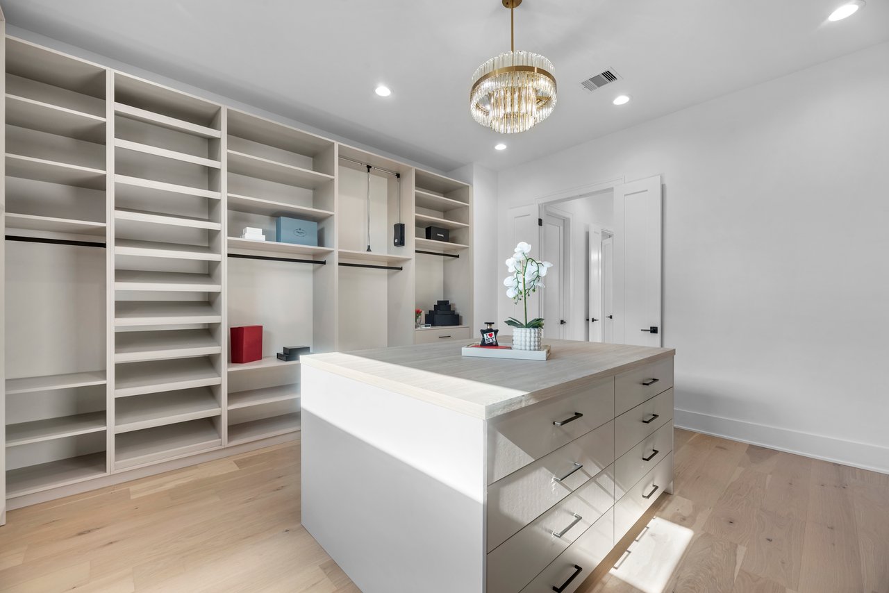 963 West 41st Street