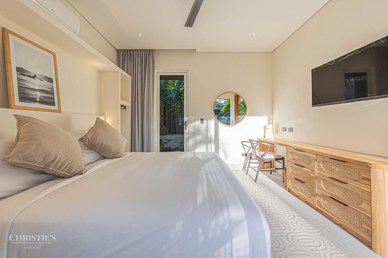 Casa Ohana – Comtemporary Luxury Villa, Steps from the Beach