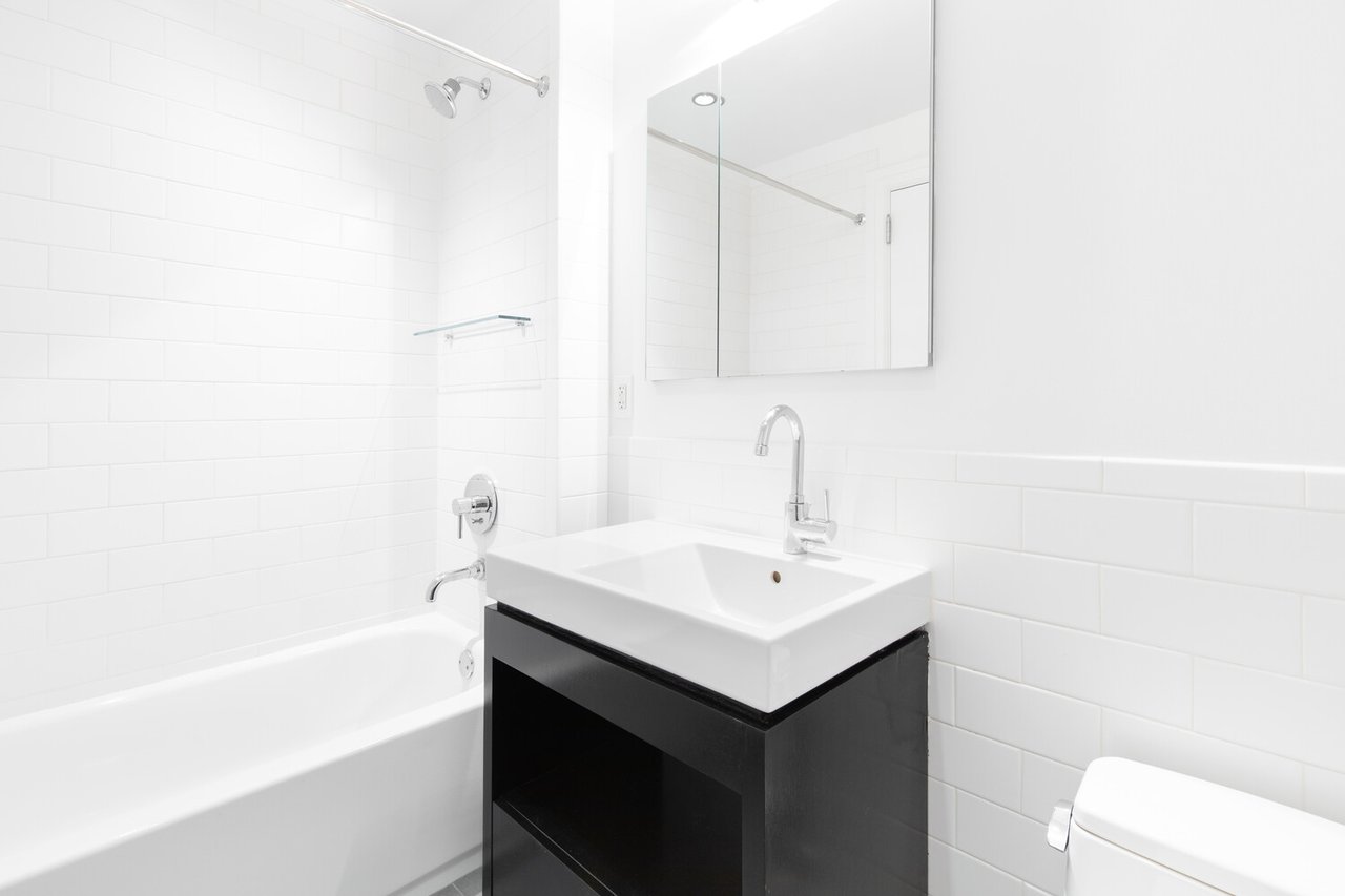 550 West 54th Street, Apt 28L
